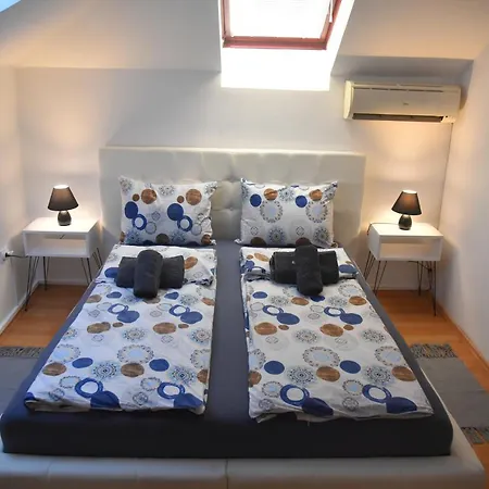 Paris Night Private Parking Apartament *