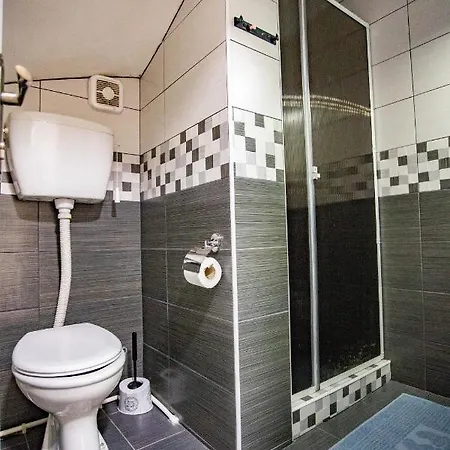 Paris Night Private Parking Nisz