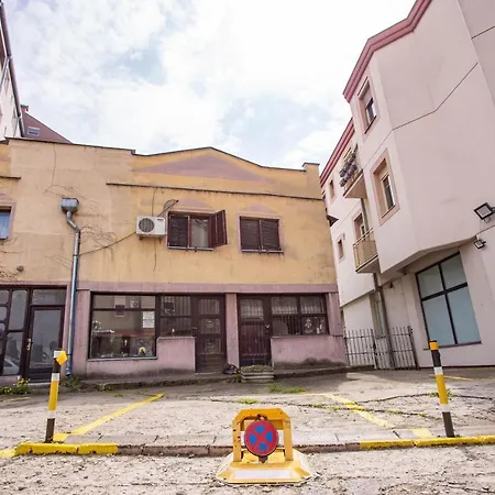 Paris Night Private Parking Nisz