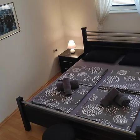 Paris Night Private Parking Apartment *